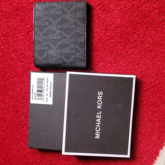 MICHAEL KORS® Men's Wallet with "MK" Signature Logo - Picture 2 of 8
